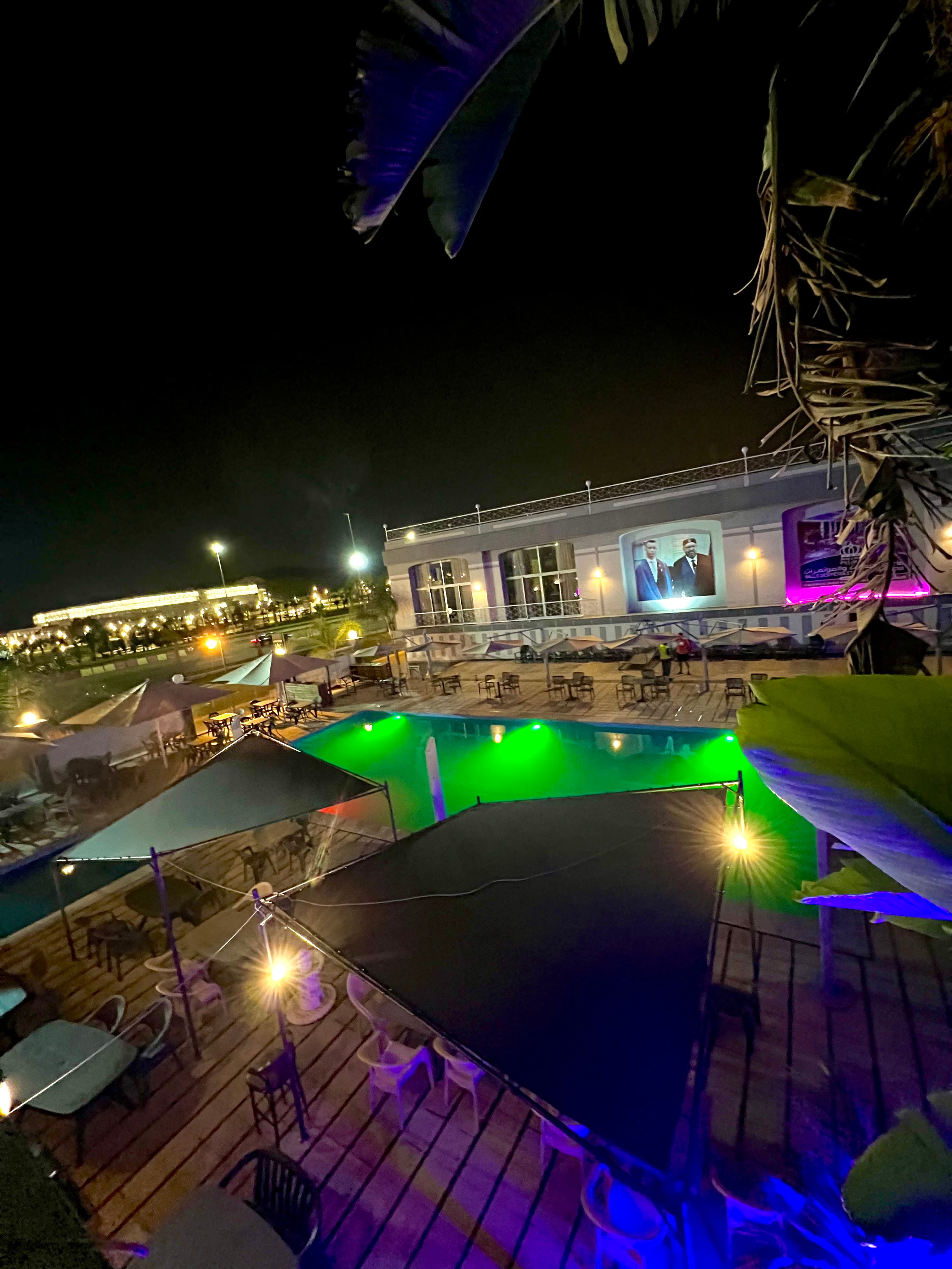 Dîner au bord de la piscine, Borasol